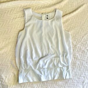 CABI WHITE SPLIT BACK SLEEVELESS TOP- SIZE Medium